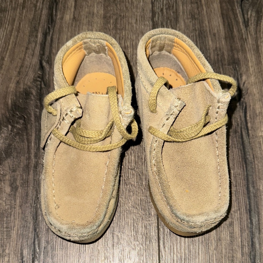 Clarks Tan Kids wallabees